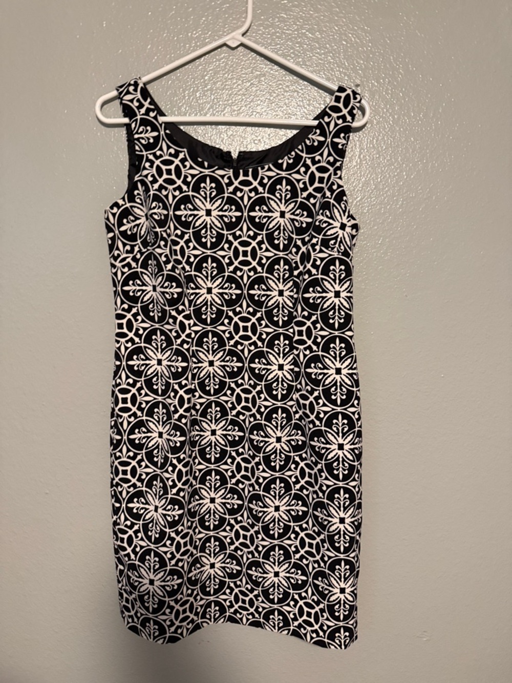 Jessica Howard Classic Black & White Sleeveless Sheath Dress size 10 Petite